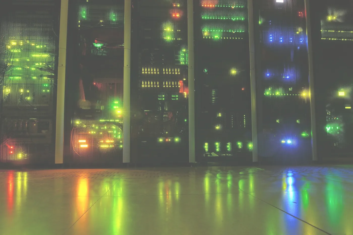 Armadi rack con apparati di rete e sicurezza in funzione